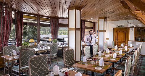 Friendly service in the restaurant with view of Lake Titisee at Maritim Hotel