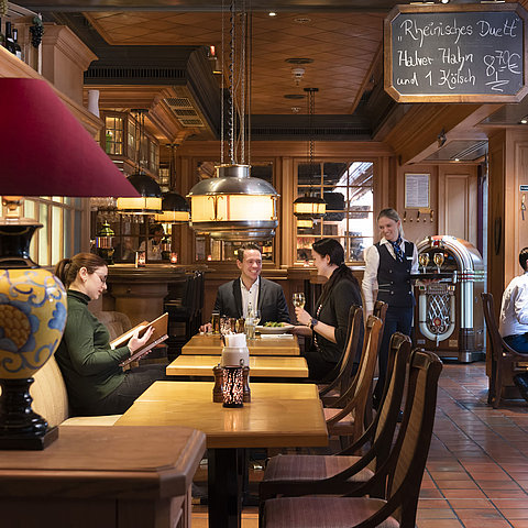 Bar "Kölsche Stuff" cerveza y vinos | Maritim Hotel Köln