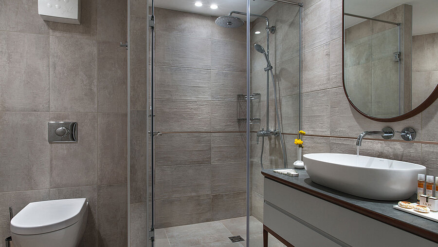 Deluxe bathroom | Maritim Hotel Amelia Albena Resort