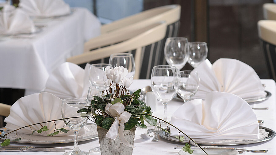 Elegantly set table for events at Maritim Hotel Bad Homburg.