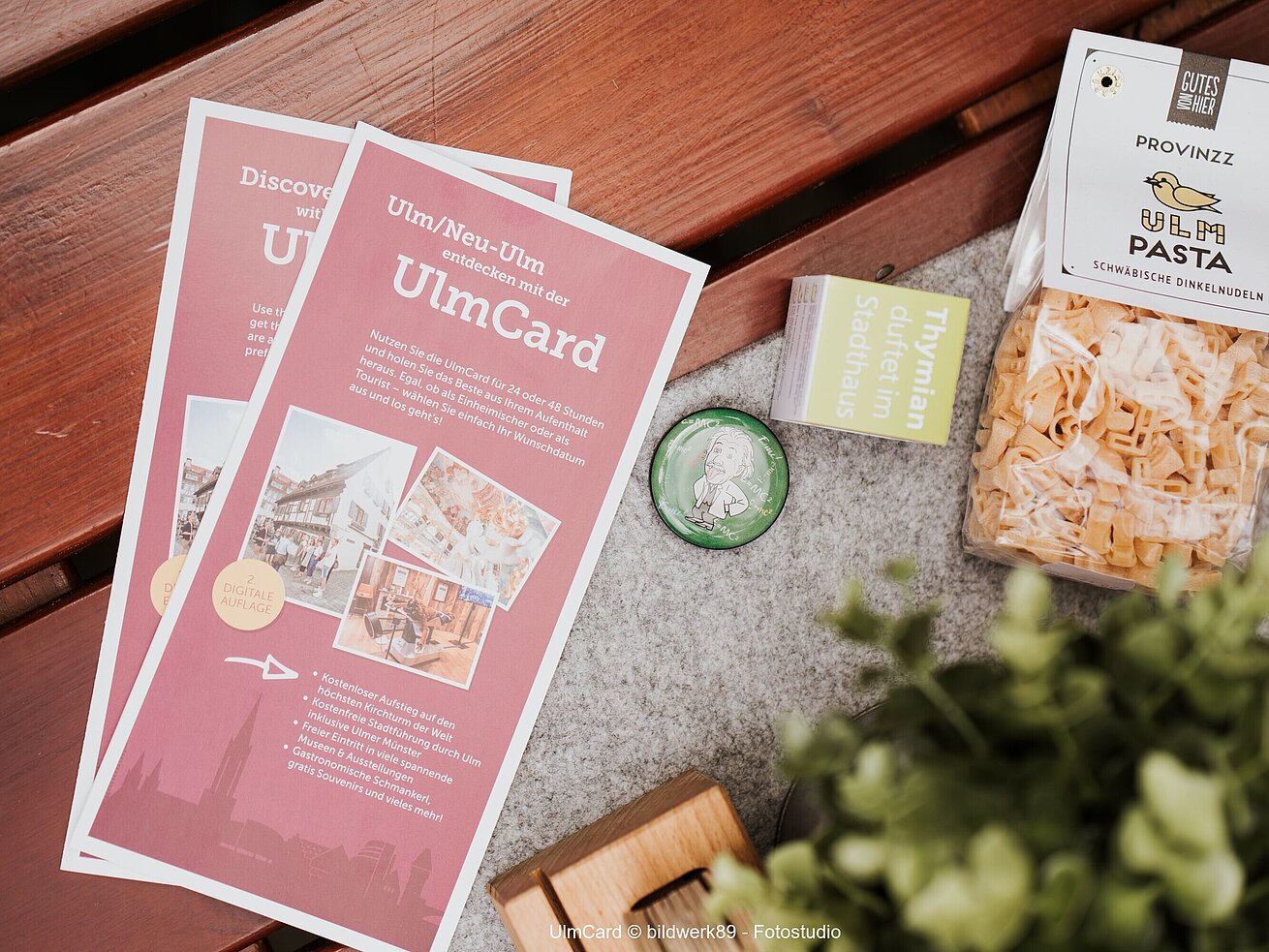 Brochure sur la UlmCard avec plan de la ville et documents d’information.