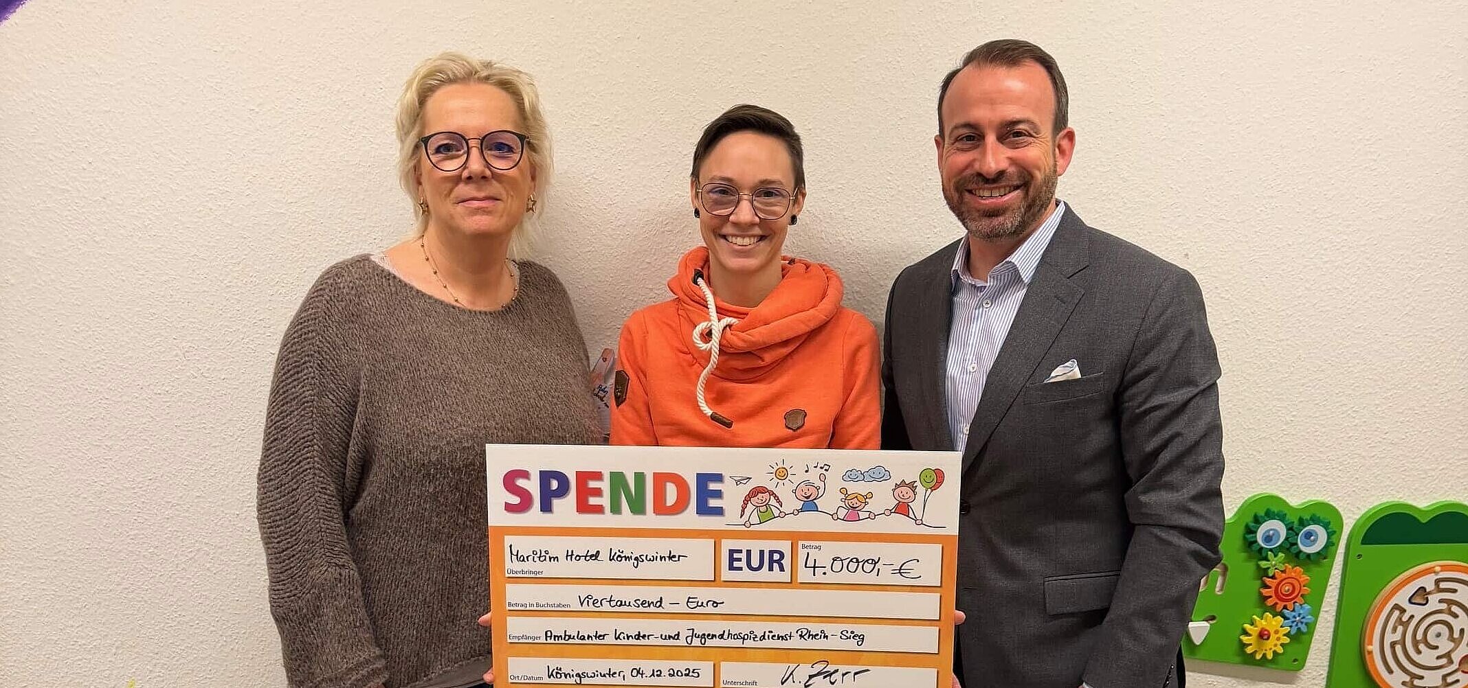Entrega del cheque de ProTomorrow Entrega del cheque de ProTomorrow al hospicio infantil y juvenil Rhein-Sieg