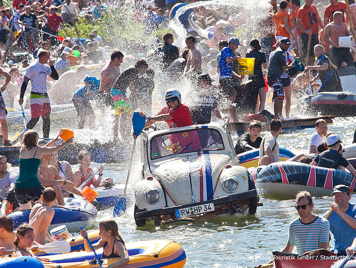 Ulmer Schwörmontag mit Wasserfestumzug "Nabada"