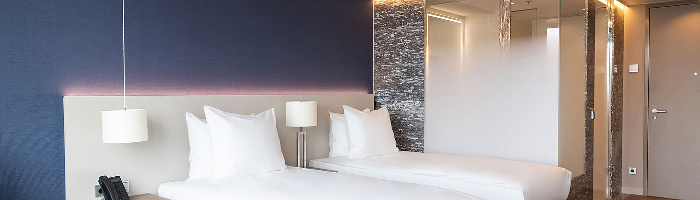 Bright twin room in Maritim Hotel Amsterdam with modern design and comfy beds