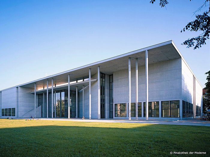 Aussenansicht der Pinakothek der Moderne