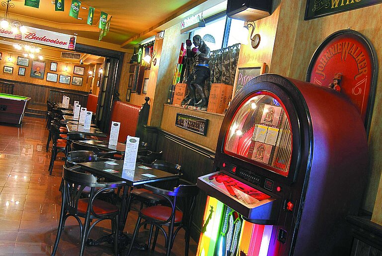 English Pub "120 Bar" | Maritim Antonine Hotel & Spa Malta