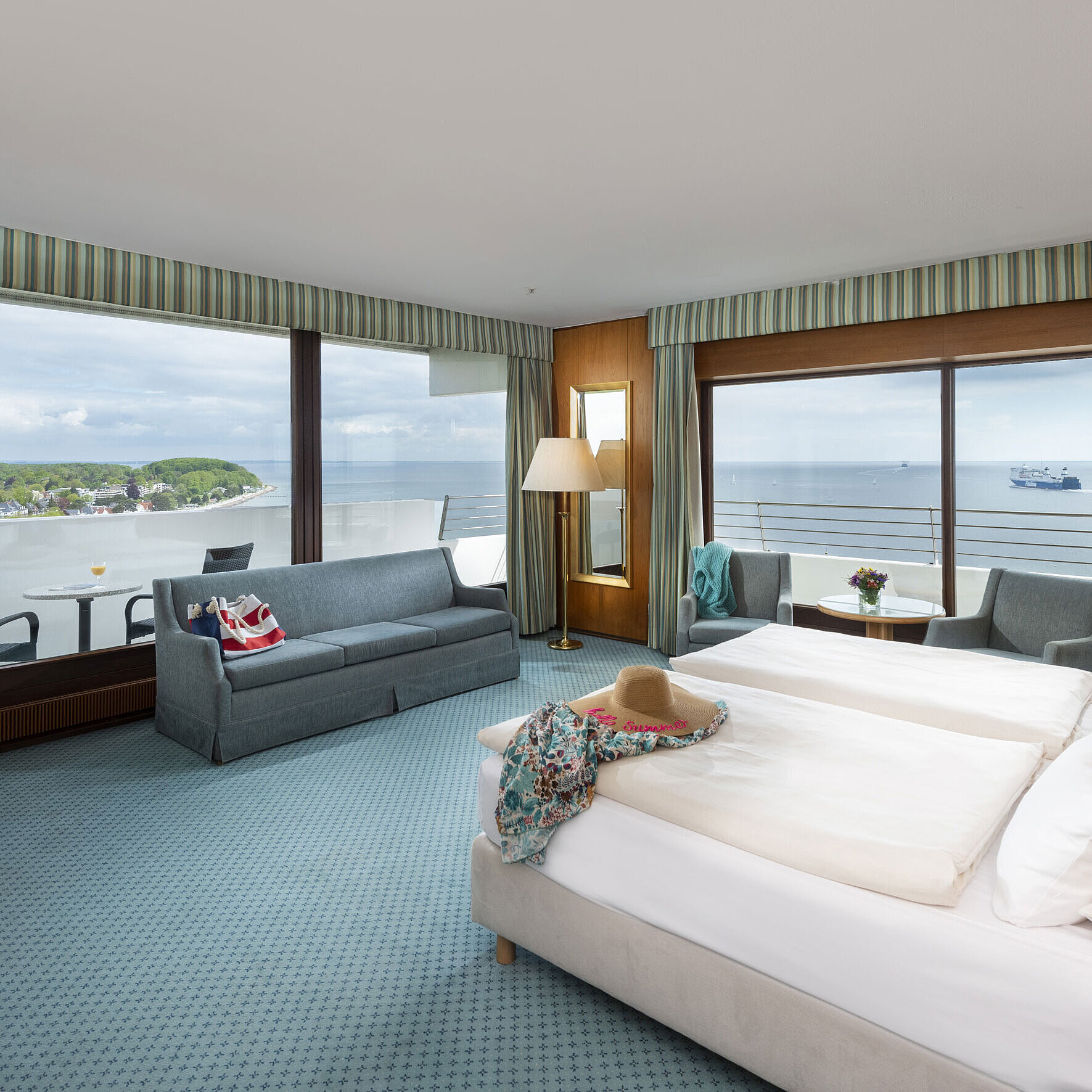 Junior suite Spacious room at Maritim Hotel Travemünde with views of the Baltic Sea and harbour