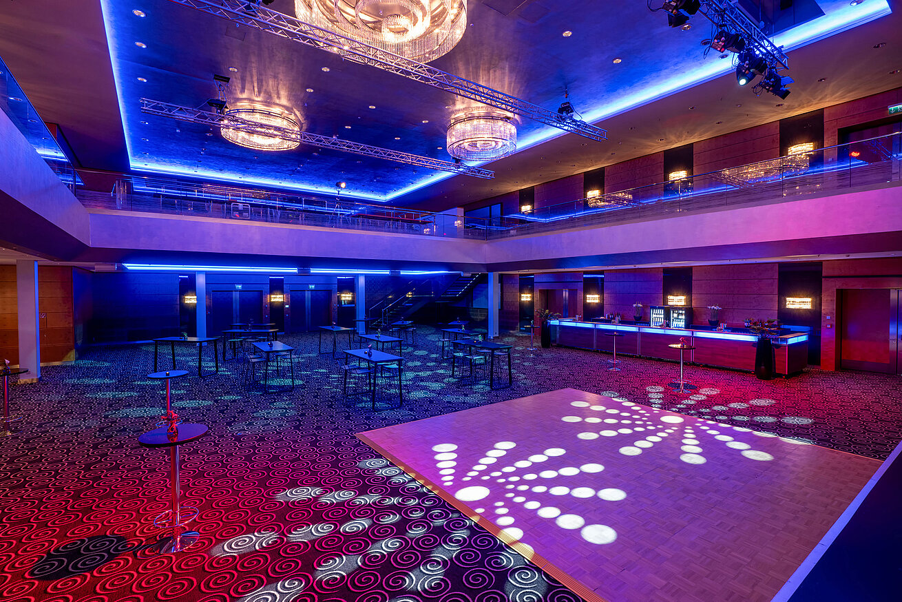 Modern event hall with dance floor and light show at Maritim Hotel Düsseldorf