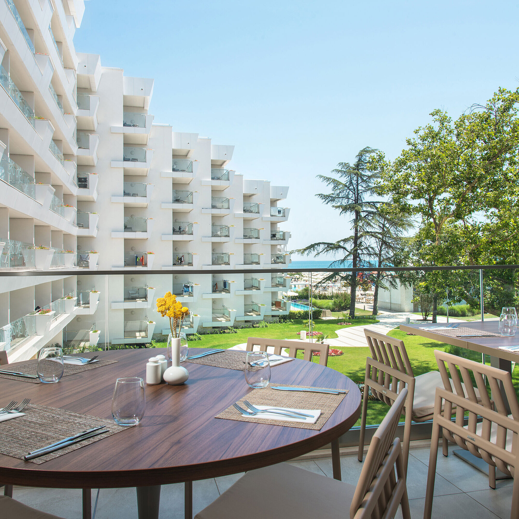Lady Lindy Restaurant | Maritim Hotel Amelia Albena Resort