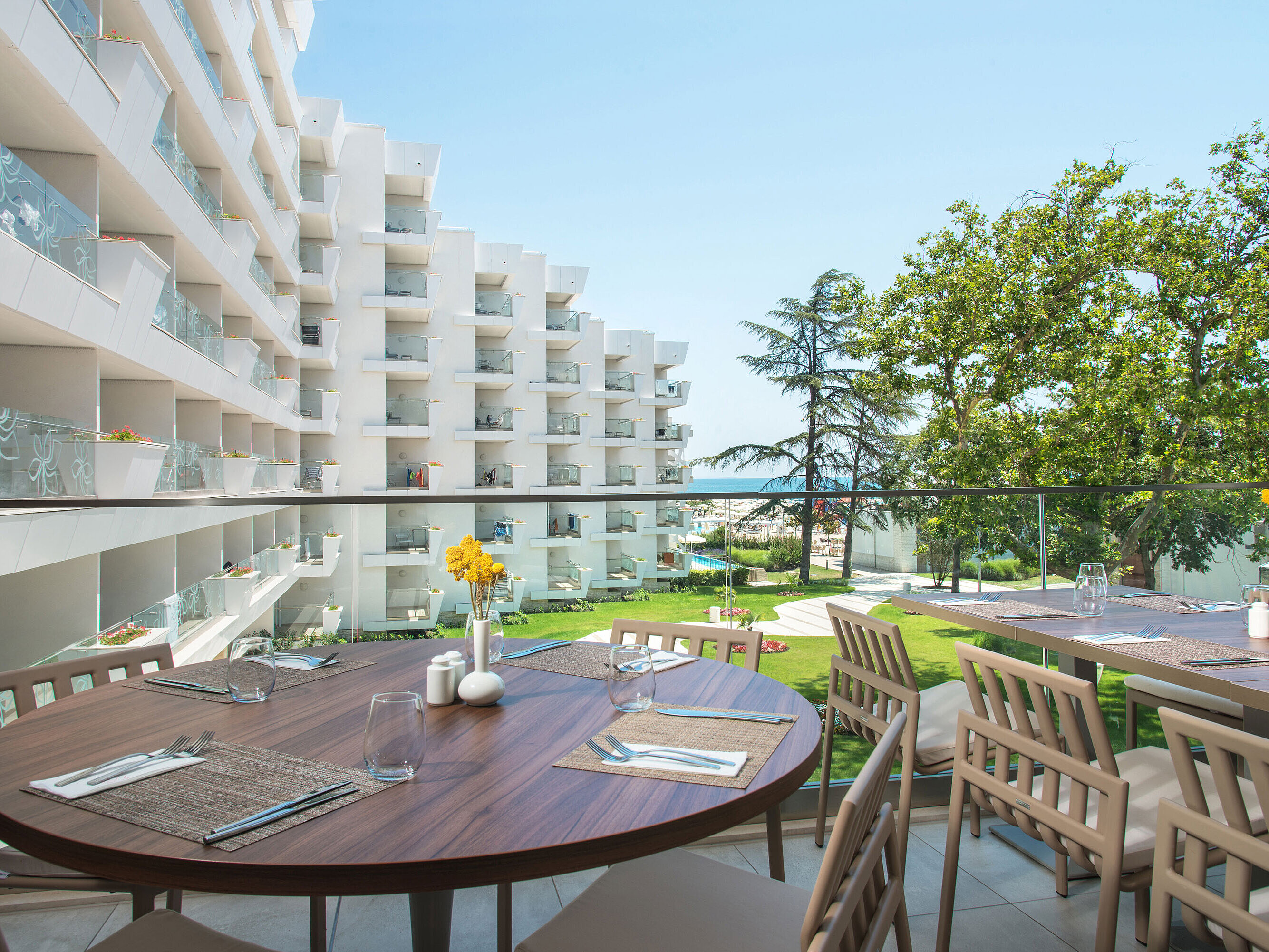 Lady Lindy Restaurant | Maritim Hotel Amelia Albena Resort