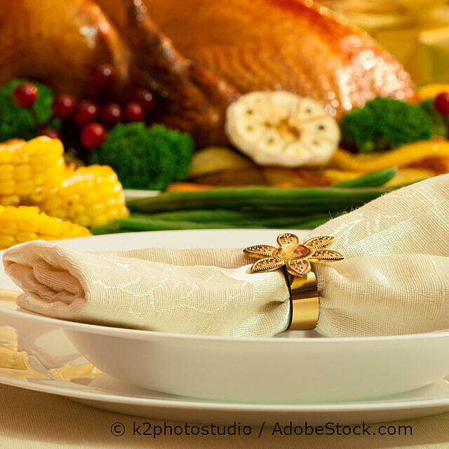 © k2photostudio - AdobeStock.com Festive roast goose with side dishes served on a table for enjoying at home