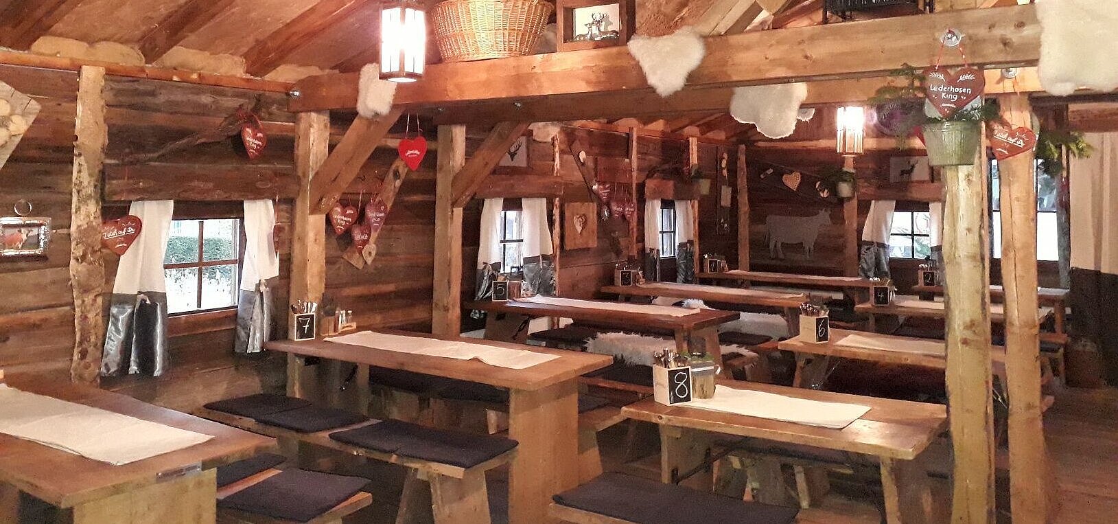 Maritim Alm (innen) Cosy dining room with wooden tables and alpine decor at Maritim Alm next to Maritim Hotel Stuttgart