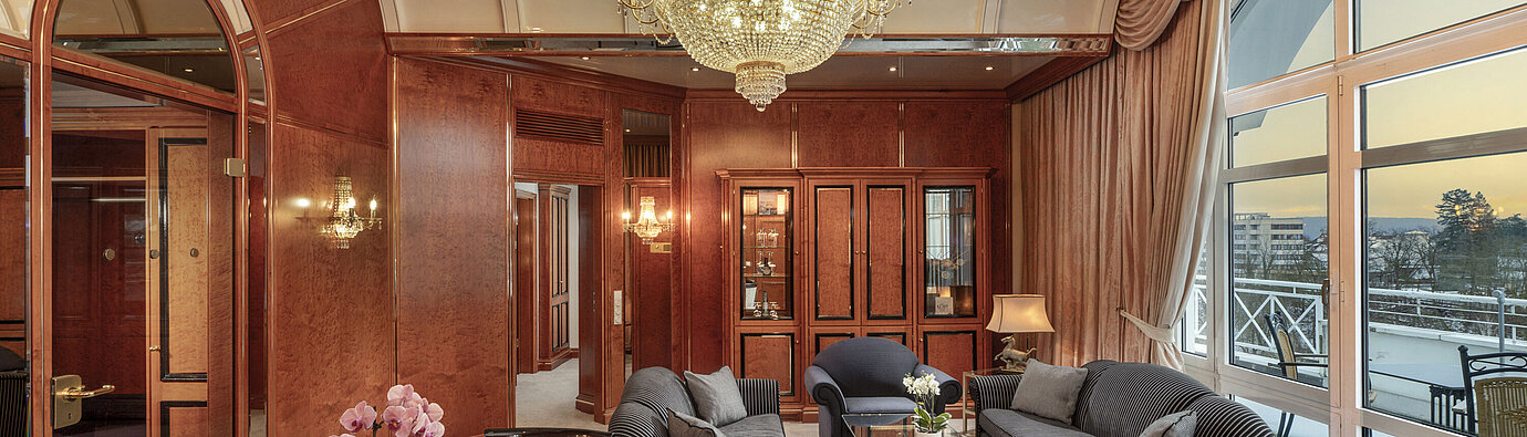 Spacious suite with chandelier, stylish furniture and sunset view at the Maritim Hotel Bad Wildungen