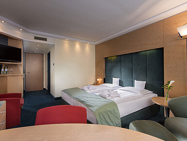 Superior room at Maritim proArte Hotel Berlin featuring a double bed, seating area, and modern lighting.