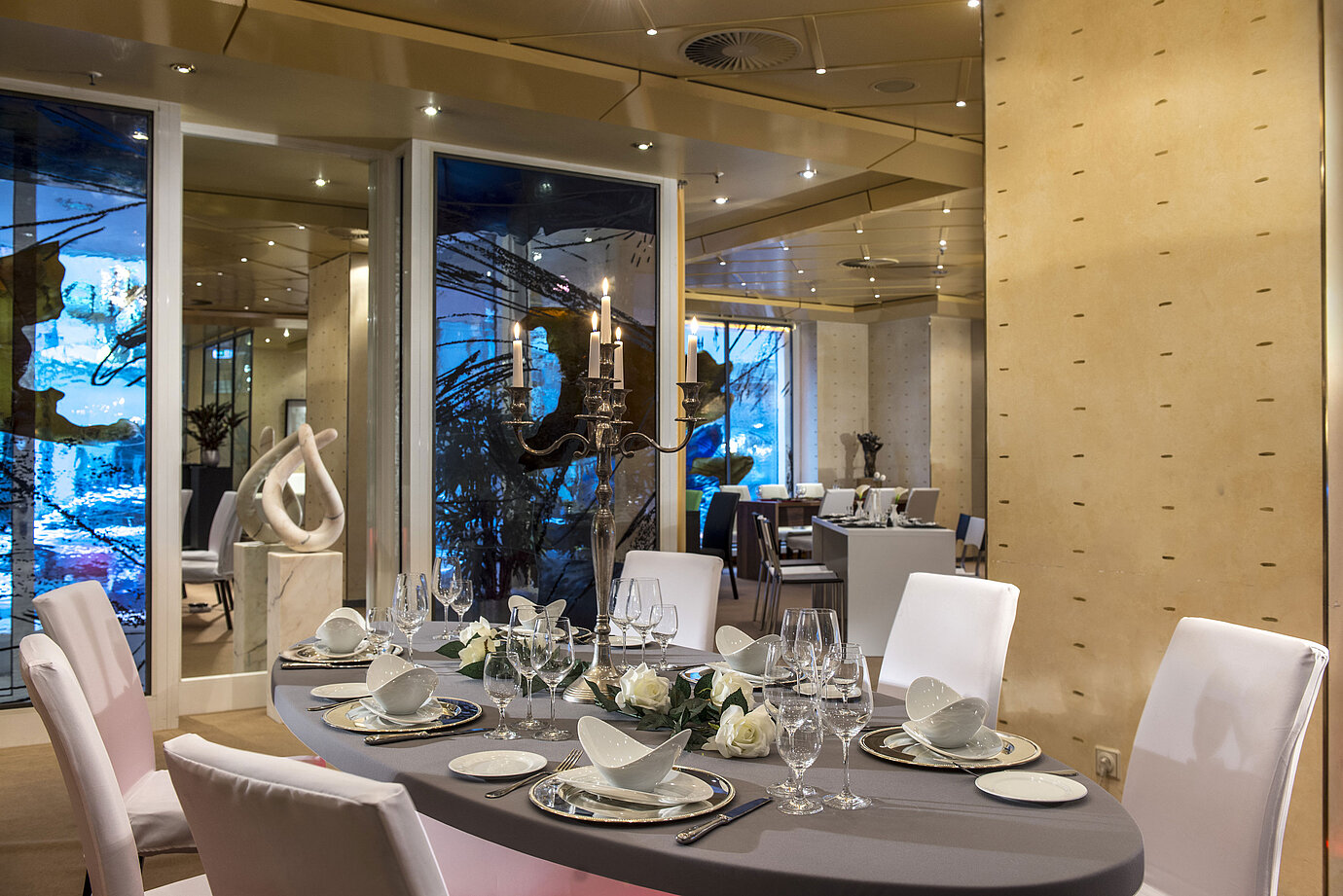 Elegantly set table in the restaurant at the Maritim proArte Hotel Berlin for an exclusive dinner or event.