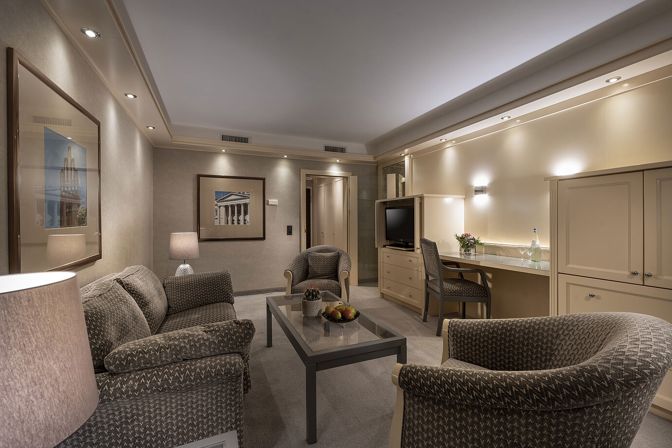 Elegant suite at Maritim Hotel Darmstadt with cozy seating area, stylish lighting, and desk for business or leisure stays.