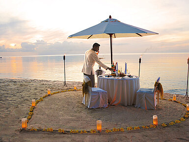 Dîner romantique sur la plage au coucher du soleil au Maritim Hotel Mauritius