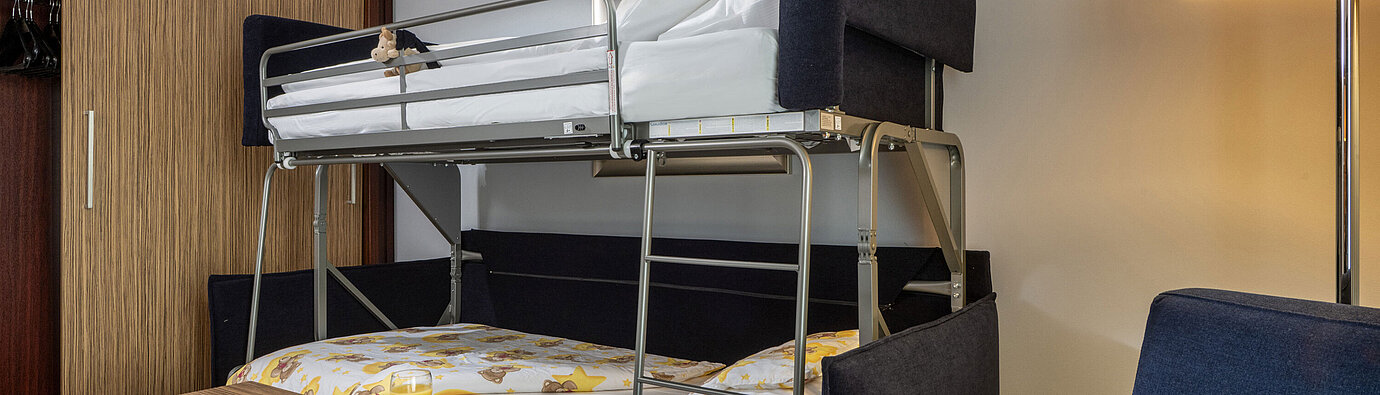 Child-friendly bunk bed in the Studio of the Maritim Hotel Darmstadt, perfect for a family vacation