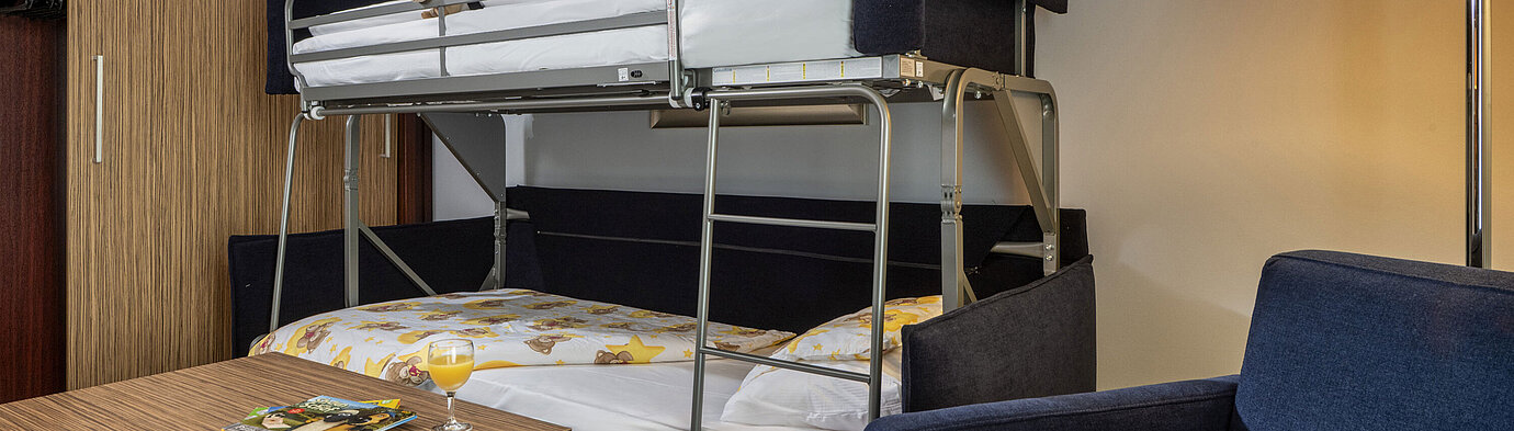 Letto a castello per bambini nel monolocale del Maritim Hotel Darmstadt, perfetto per una vacanza in famiglia