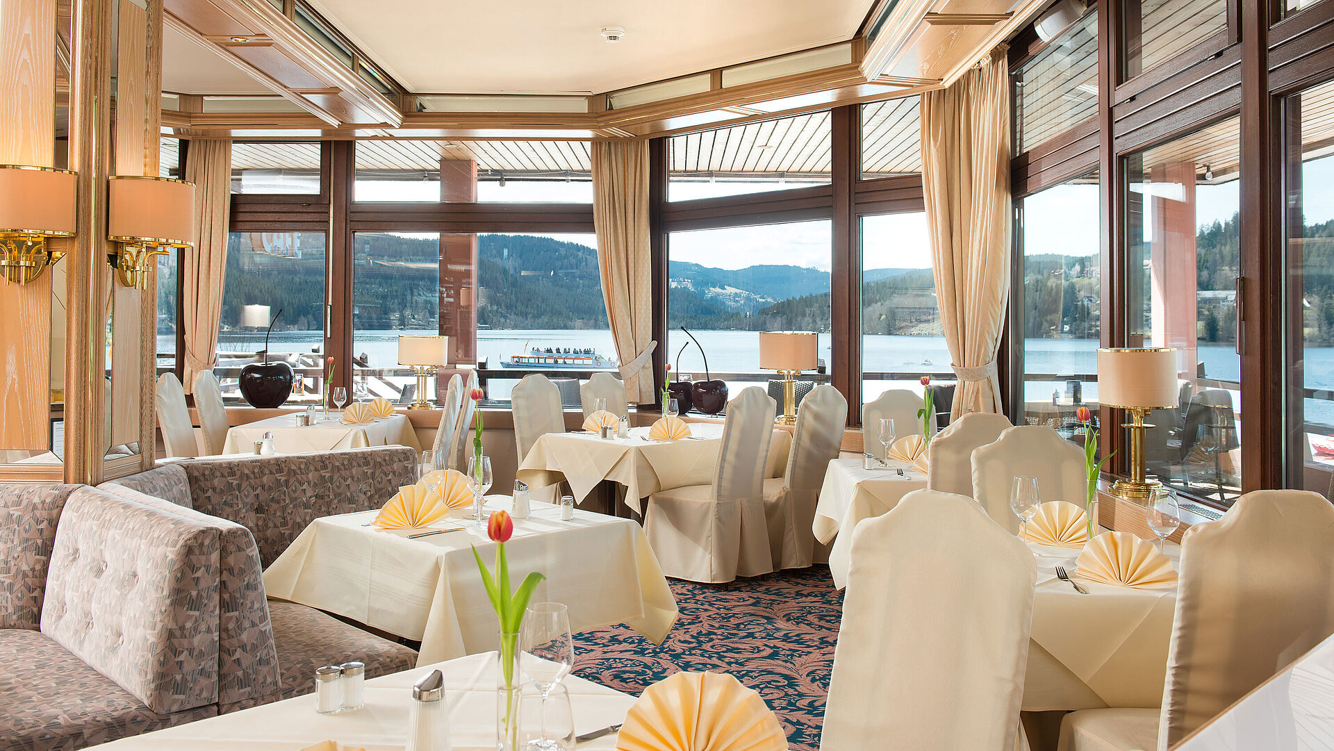 Elegant restaurant at Maritim Hotel Titisee with large windows and panoramic lake view