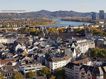 Vista panorámica de Bonn con el río Rin y edificios históricos