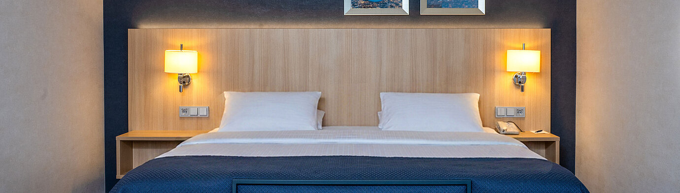Habitación familiar Superior Cama doble en la habitación familiar Superior del Maritim Hotel Würzburg con diseño moderno e iluminación acogedora