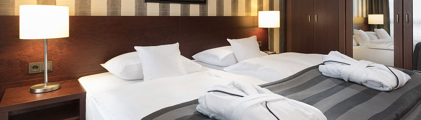 Junior suite Modern double room with cozy bed, bathrobes, and stylish interior at Maritim Hotel Königswinter.