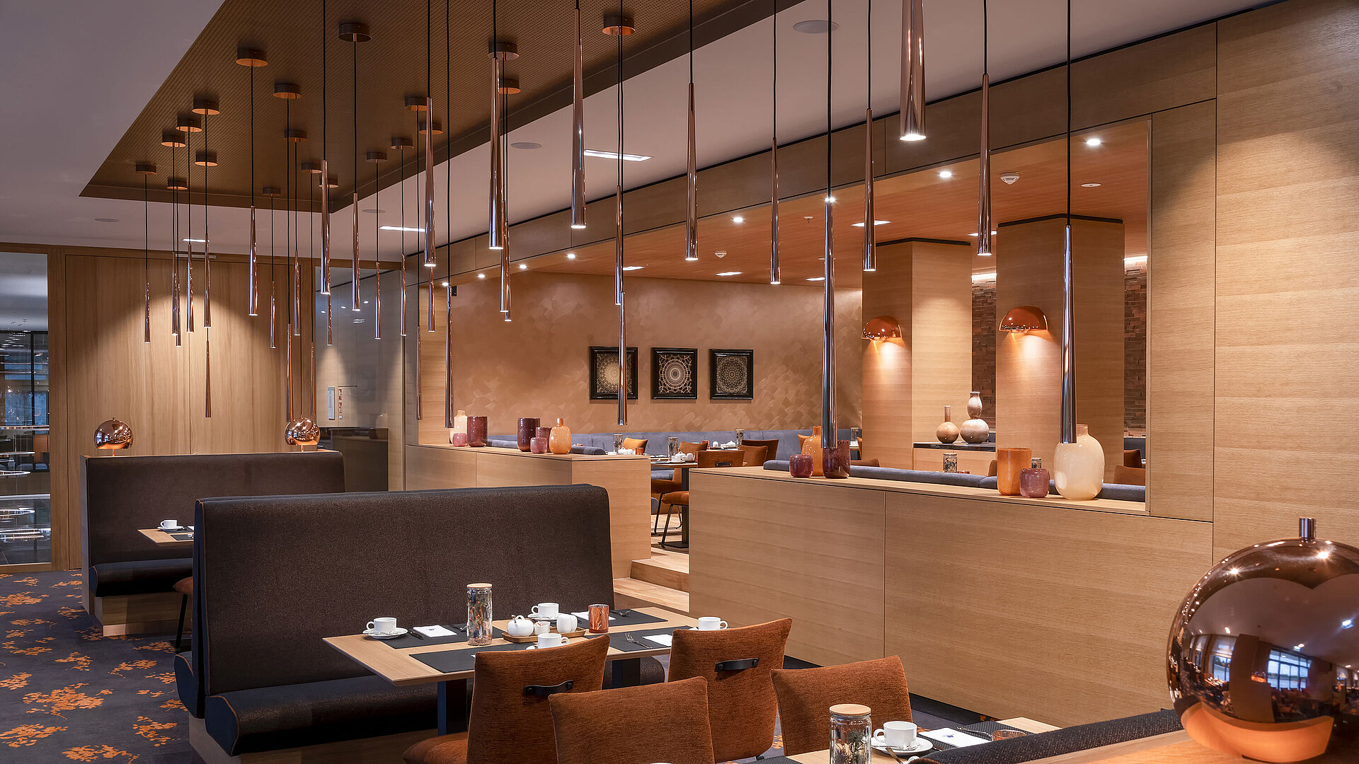 Stylish restaurant at Maritim Hotel Ingolstadt with cozy seating and modern design.