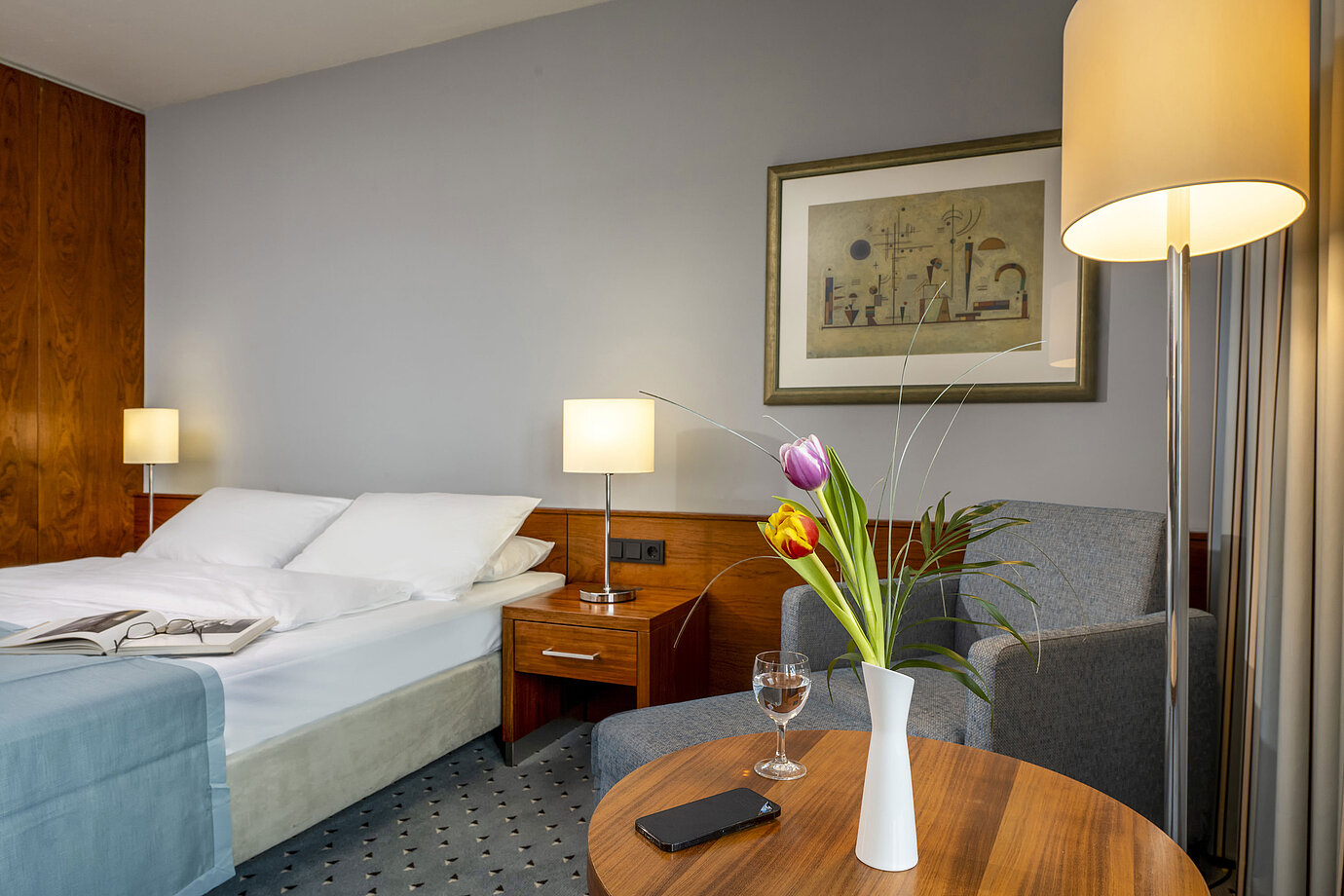 Comfort double room at Maritim Hotel Darmstadt with stylish decor, cozy seating area, and modern accents.