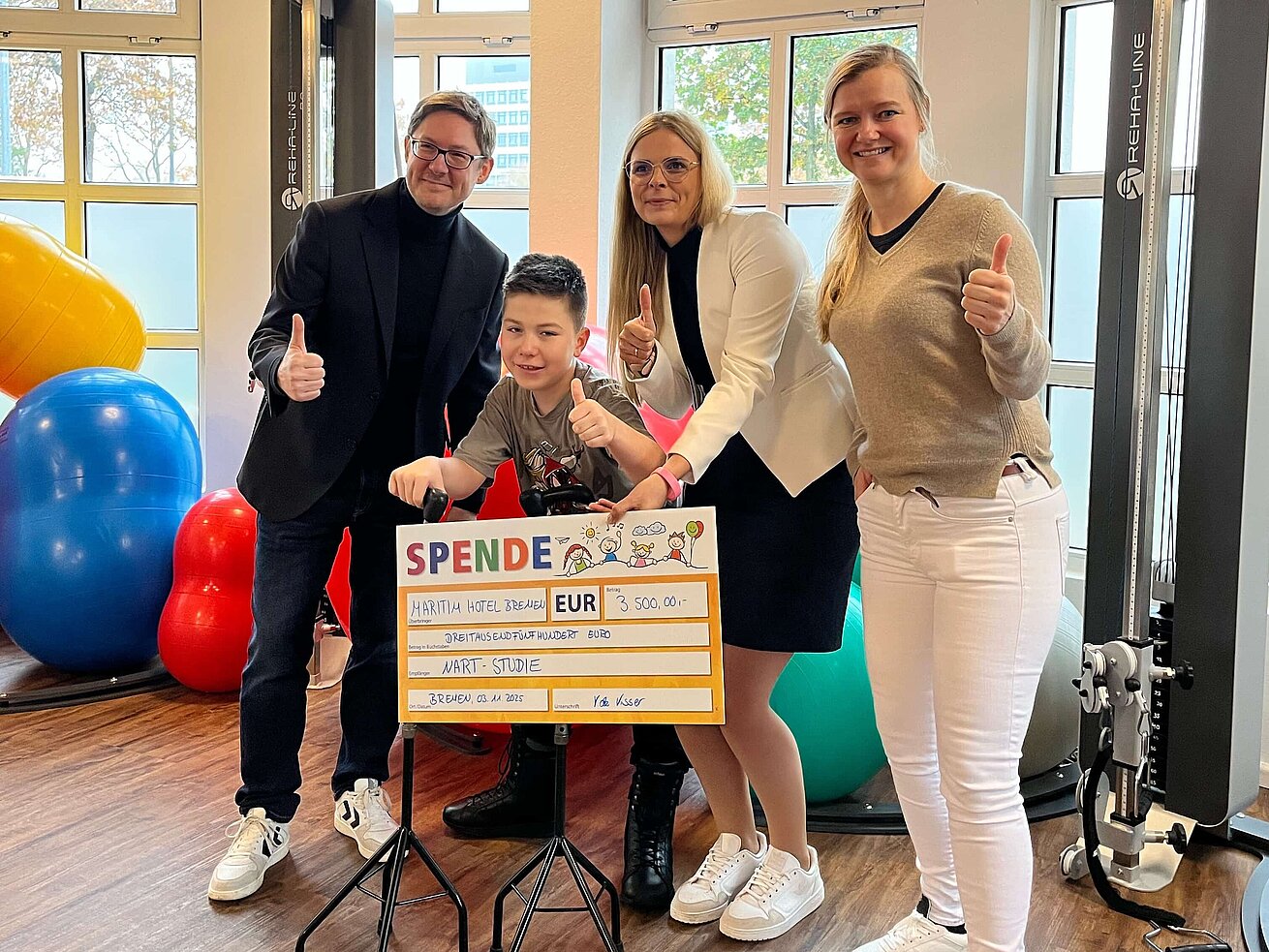 Remise de don du Maritim Hotel Bremen pour un soutien thérapeutique.