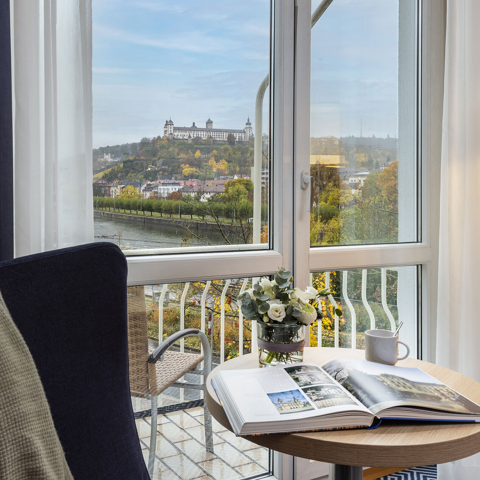 Habitación Superior cómoda en el Maritim Hotel Würzburg con vista panorámica a la Fortaleza de Marienberg