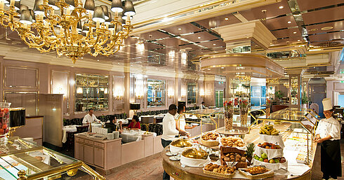 Large breakfast buffet with fresh food at the elegant restaurant of Maritim Hotel Munich