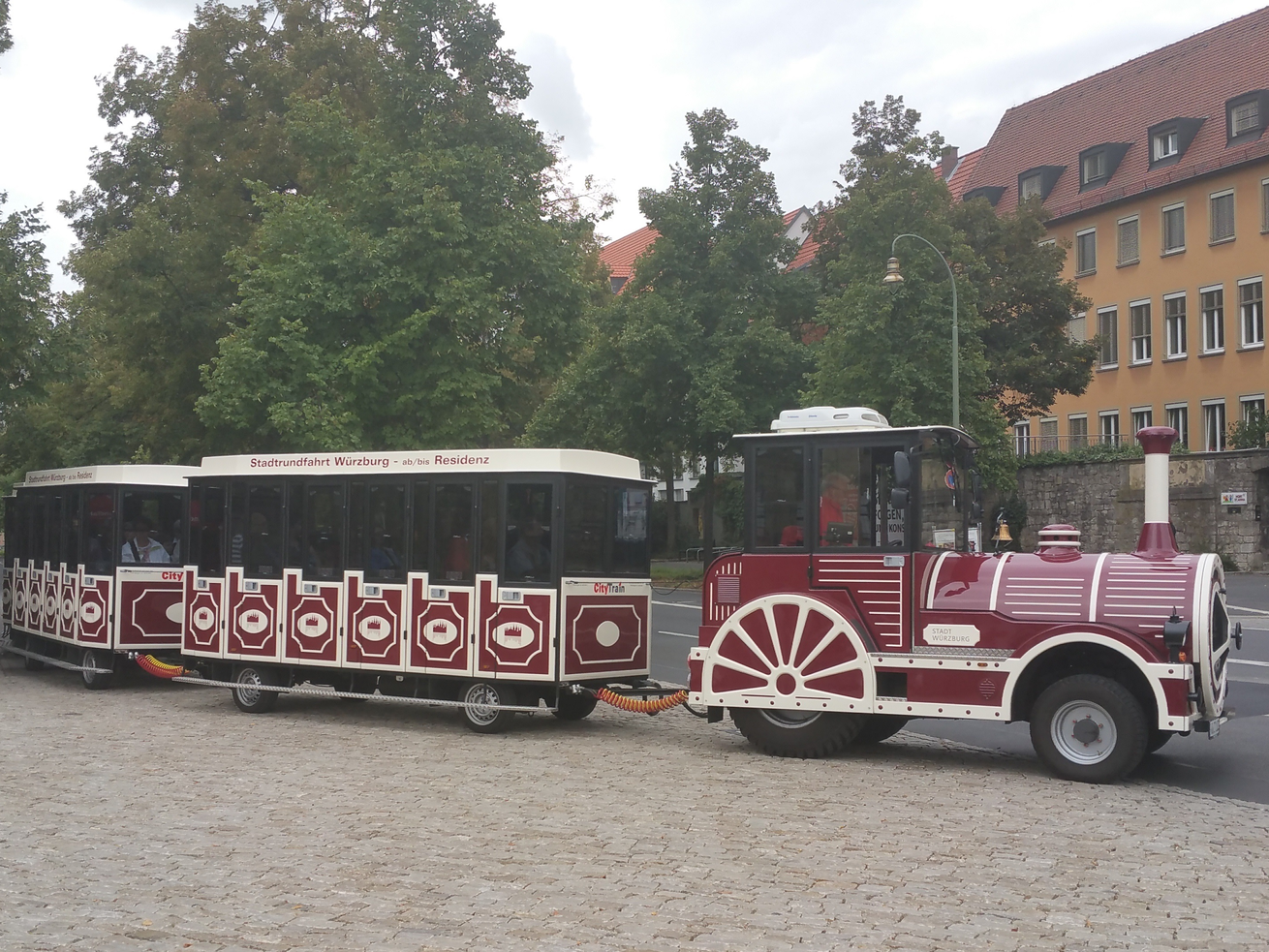 Stadtrundfahrt mit City Tour Stadtrundfahrt mit City Tour