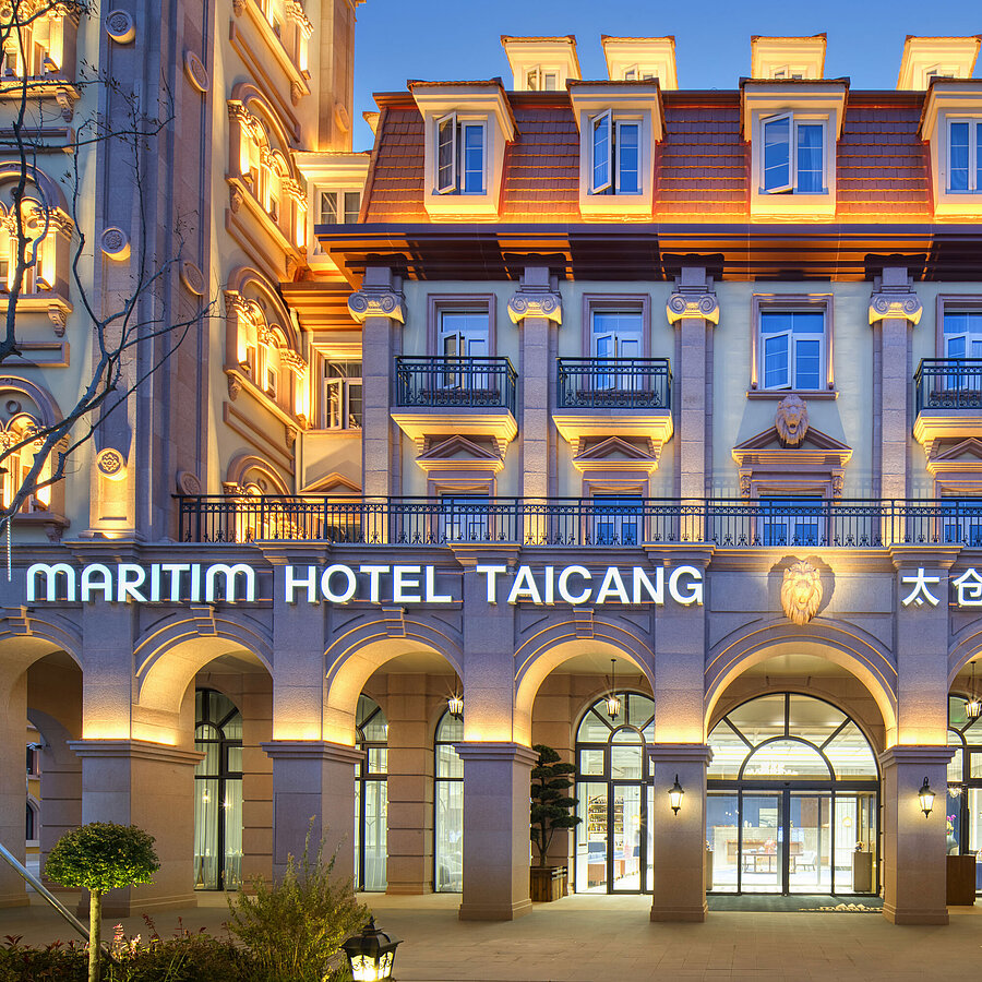 Exterior view Illuminated exterior of the Maritim Hotel Taicang showcasing elegant architectural design